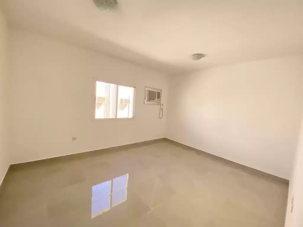 Residencial Listo Propiedad 4 habitaciones U / F Villa Standerlone  alquiler en al-sad , Doha #10117 - 1  image 