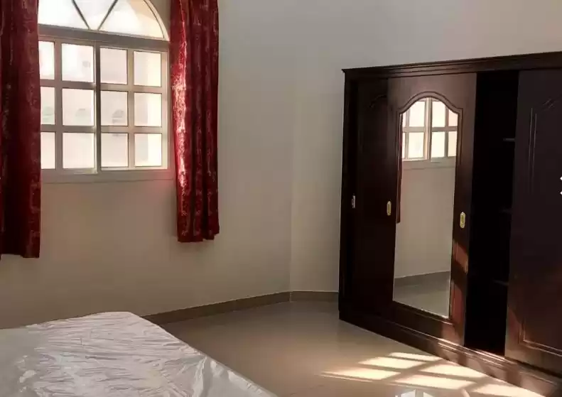 Wohn Klaar eigendom 1 Schlafzimmer F/F Alleinstehende Villa  zu vermieten in Al Sadd , Doha #10136 - 1  image 