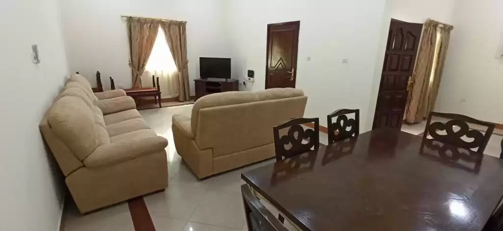 Résidentiel Propriété prête 4 chambres F / F Villa à Compound  a louer au Al-Sadd , Doha #10149 - 1  image 