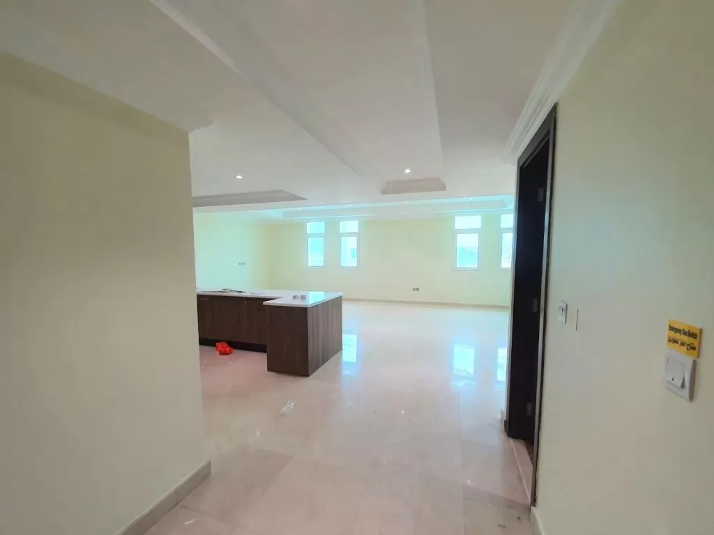 Wohn Klaar eigendom 3 Schlafzimmer S/F Wohnung  zu vermieten in Al Sadd , Doha #10155 - 1  image 