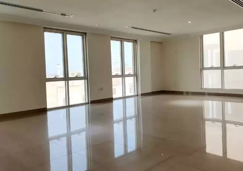 Wohn Klaar eigendom 4 Schlafzimmer U/F Wohnung  zu vermieten in Al Sadd , Doha #10164 - 1  image 
