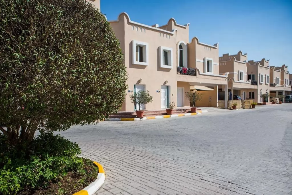 Жилой Готовая недвижимость 2 спальни С/Ж Вилла в комплексе  в аренду в Аль-Садд , Доха #10197 - 1  image 