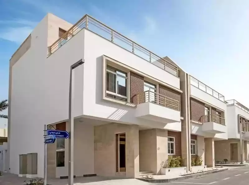 Résidentiel Propriété prête 4 chambres F / F Villa à Compound  a louer au Al-Sadd , Doha #10269 - 1  image 