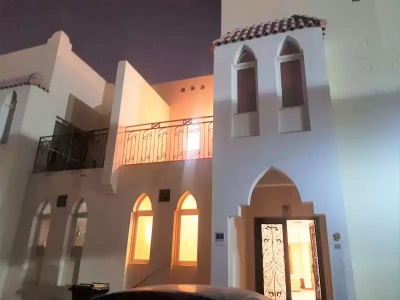 Residencial Listo Propiedad 4 habitaciones S / F Villa en Compound  alquiler en al-sad , Doha #10288 - 1  image 