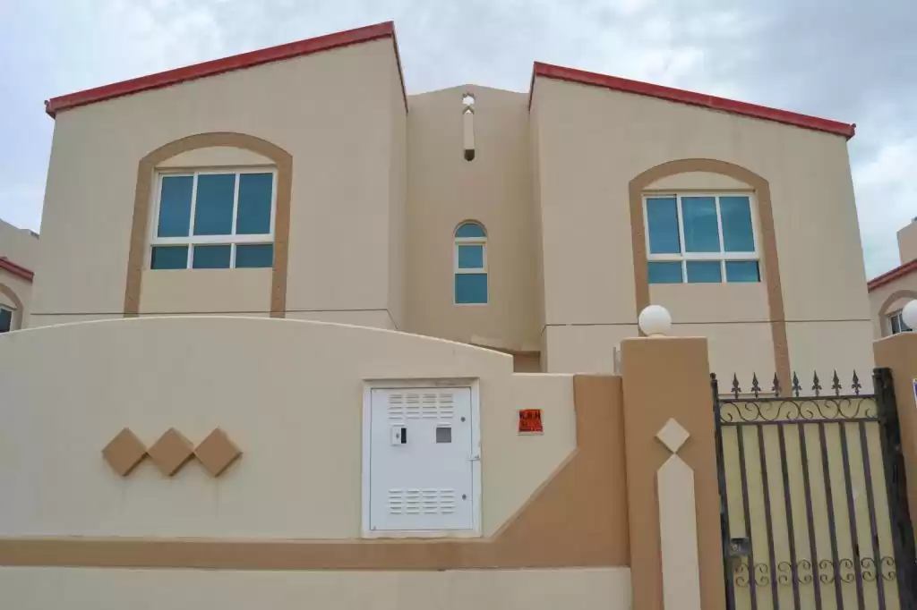 Residential Ready Property 4 Bedrooms U/F Villa in Compound  for rent in Al Sadd , Doha #10313 - 1  image 