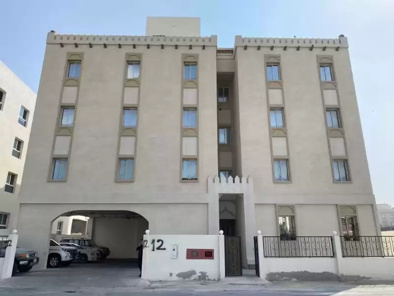 Residencial Listo Propiedad 6 habitaciones U / F Villa Standerlone  alquiler en al-sad , Doha #10349 - 1  image 