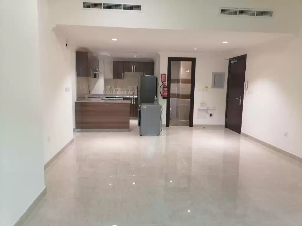Wohn Klaar eigendom 2 Schlafzimmer S/F Wohnung  zu vermieten in Al Sadd , Doha #10352 - 1  image 