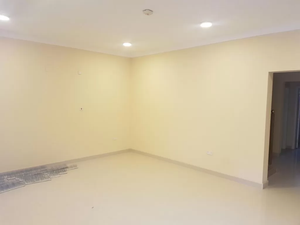 Residential Ready Property 4 Bedrooms U/F Villa in Compound  for rent in Umm Salal Ali , Doha-Qatar #10356 - 1  image 