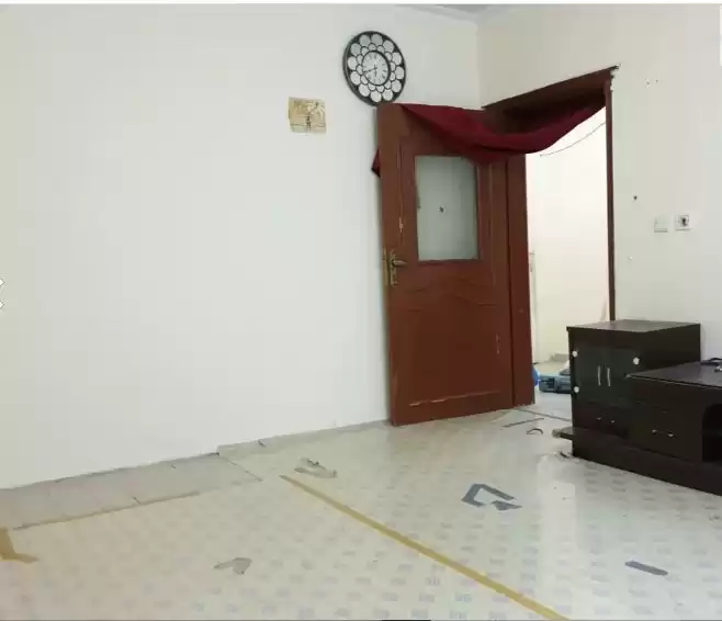 住宅 就绪物业 1 间卧室 U/F 公寓  出租 在 萨德 , 多哈 #10383 - 1  image 