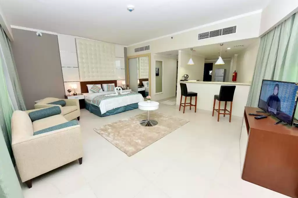 Wohn Klaar eigendom 2 Schlafzimmer F/F Wohnung  zu vermieten in Doha #10394 - 1  image 