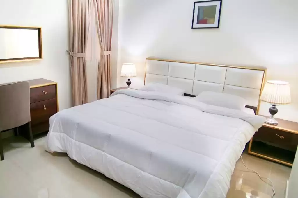 Residential Ready Property 2 Bedrooms F/F Apartment  for rent in Al Sadd , Doha #10462 - 1  image 