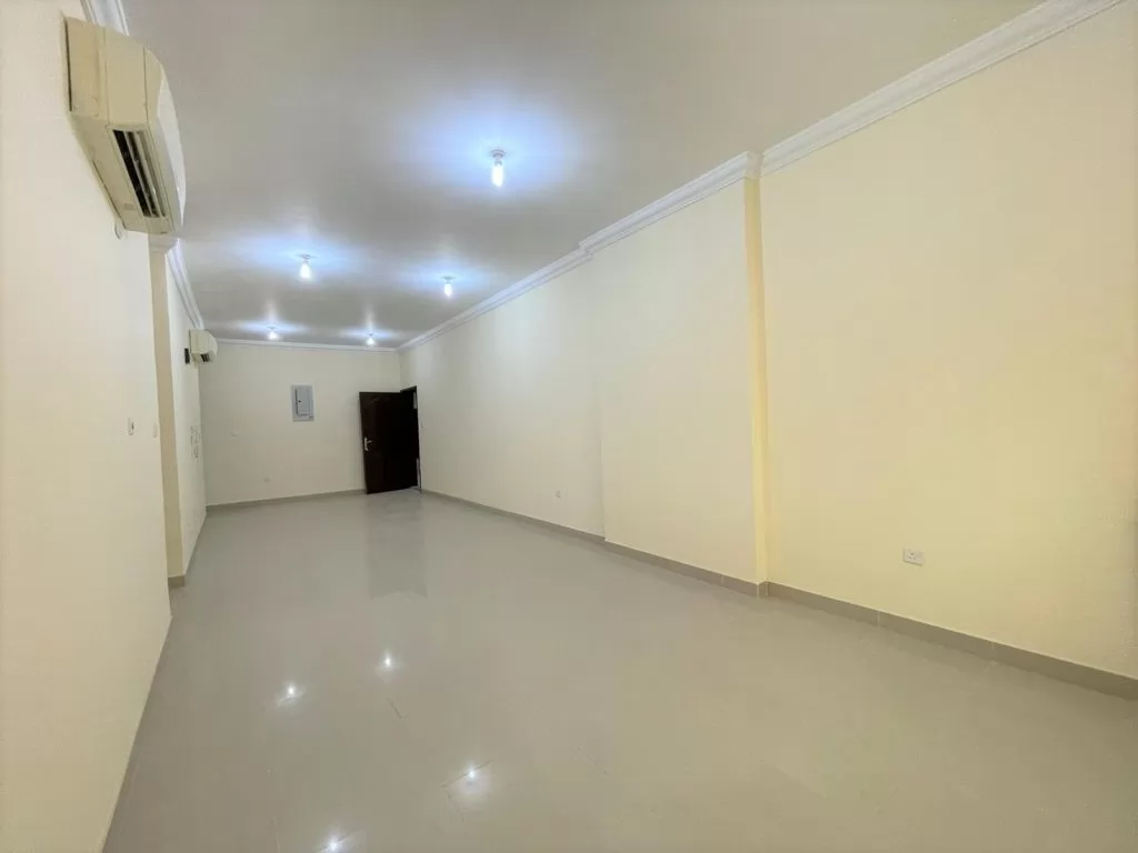Residential Ready Property 3 Bedrooms U/F Apartment  for rent in Fereej-Bin-Mahmoud , Doha-Qatar #10465 - 1  image 
