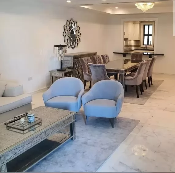 Residential Ready Property 2 Bedrooms F/F Townhouse  for rent in The-Pearl-Qatar , Doha-Qatar #10477 - 1  image 