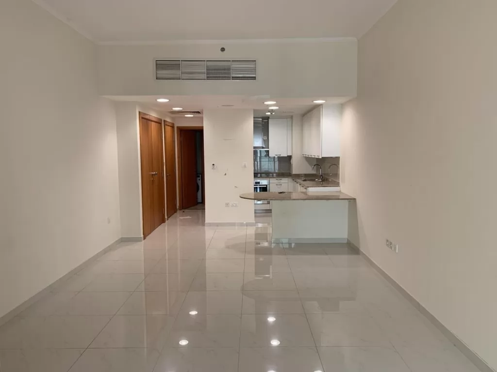 Residential Ready Property Studio S/F Apartment  for rent in The-Pearl-Qatar , Doha-Qatar #10481 - 1  image 