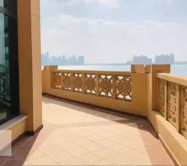 Résidentiel Propriété prête 4 chambres S / F Maison de ville  a louer au Al-Sadd , Doha #10492 - 1  image 