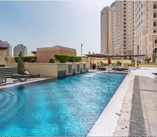 Residential Ready Property 3 Bedrooms F/F Townhouse  for rent in The-Pearl-Qatar , Doha-Qatar #10495 - 1  image 