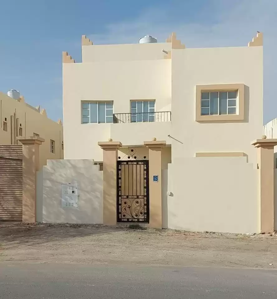 سكني عقار جاهز 7 غرف  غير مفروش فيلا  للإيجار في السد , الدوحة #10505 - 1  صورة 