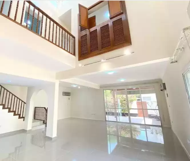 Residential Ready Property 3 Bedrooms U/F Townhouse  for rent in Al Sadd , Doha #10520 - 1  image 