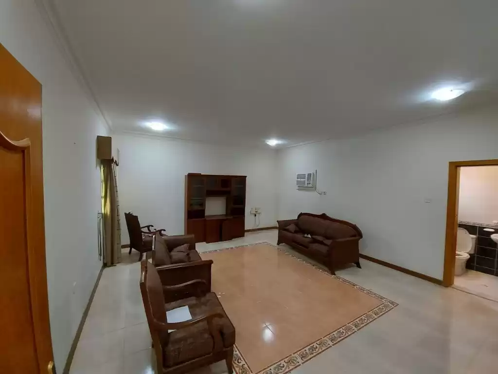yerleşim Hazır Mülk 3 yatak odası U/F Apartman  kiralık içinde Al Sadd , Doha #10545 - 1  image 