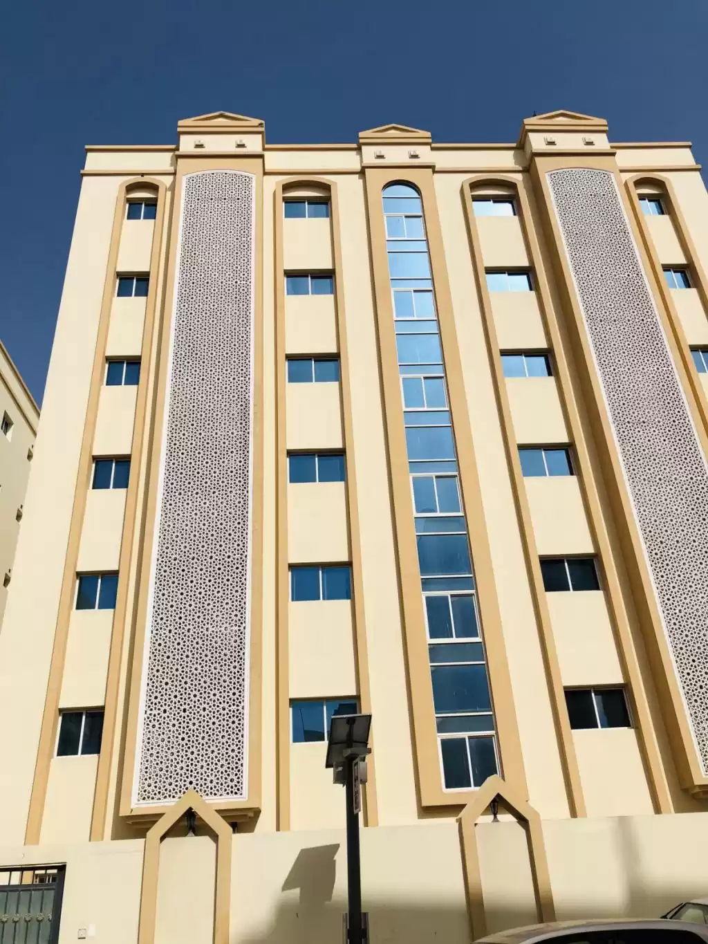Wohn Klaar eigendom 3 Schlafzimmer U/F Wohnung  zu vermieten in Al Sadd , Doha #10548 - 1  image 