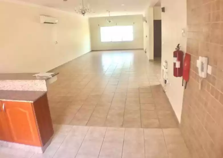 Residential Ready Property 4 Bedrooms S/F Standalone Villa  for rent in Doha #10634 - 1  image 