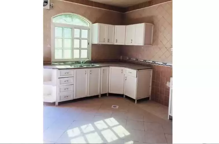 Residential Ready Property 4 Bedrooms U/F Standalone Villa  for rent in Al Sadd , Doha #10643 - 1  image 
