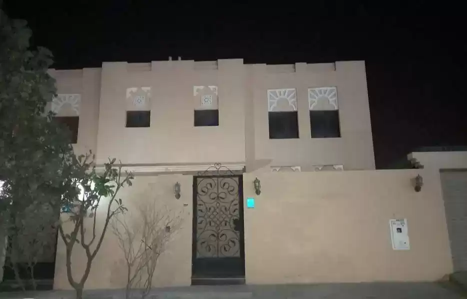 Residential Ready Property 3 Bedrooms U/F Standalone Villa  for rent in Al Sadd , Doha #10655 - 1  image 