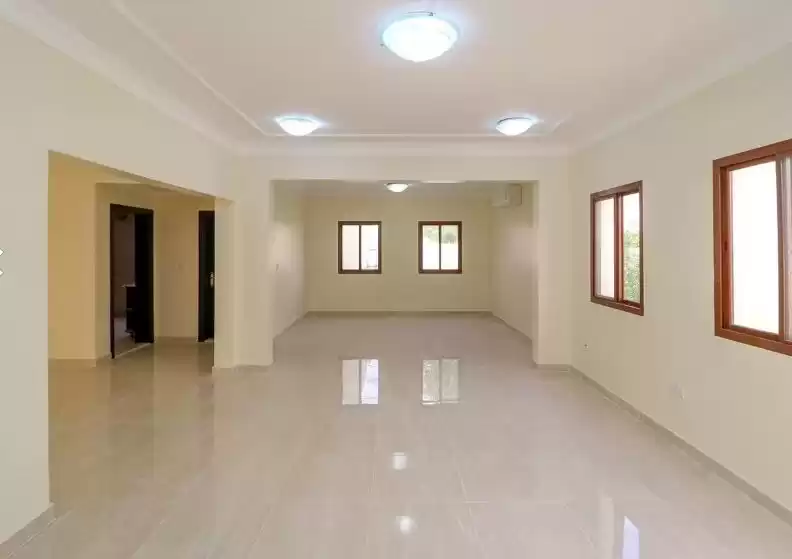 Residential Ready Property 4+maid Bedrooms U/F Compound  for rent in Al Sadd , Doha #10667 - 1  image 