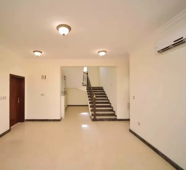 Residential Ready Property 6+maid Bedrooms U/F Apartment  for rent in Al Wakrah #10689 - 1  image 