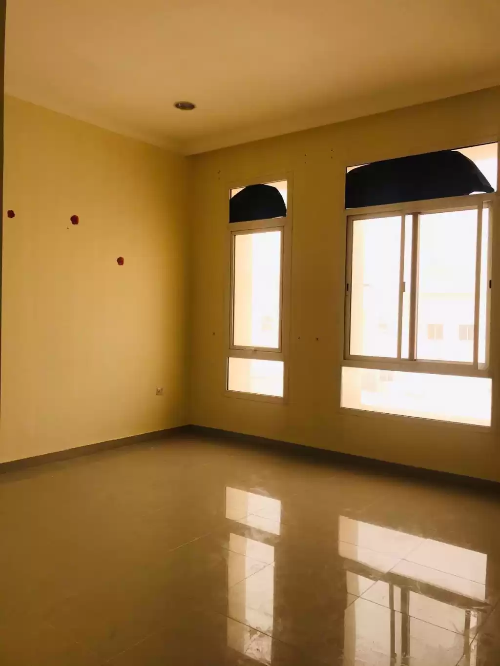 Wohn Klaar eigendom 2 Schlafzimmer U/F Wohnung  zu vermieten in Al Sadd , Doha #10714 - 1  image 