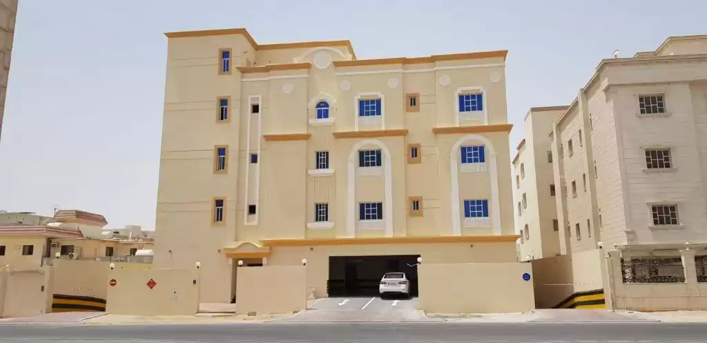 Wohn Klaar eigendom 3 Schlafzimmer U/F Wohnung  zu vermieten in Al Sadd , Doha #10738 - 1  image 