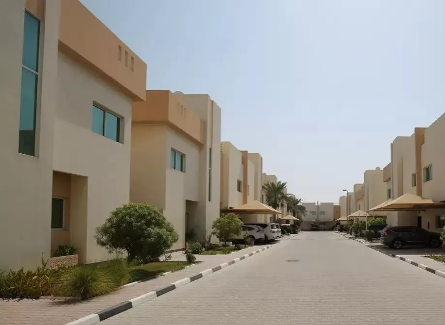 سكني عقار جاهز 5 غرف  نصف مفروش شقة  للإيجار في الدوحة #10753 - 1  صورة 