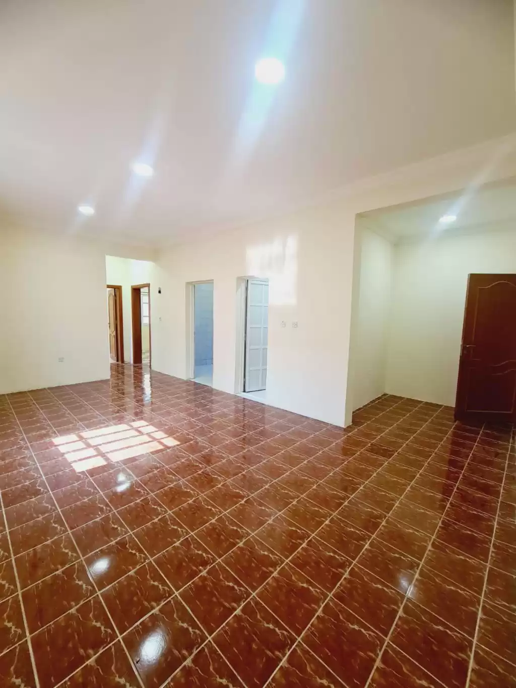 Residential Ready Property 2 Bedrooms U/F Apartment  for rent in Al Sadd , Doha #10828 - 1  image 