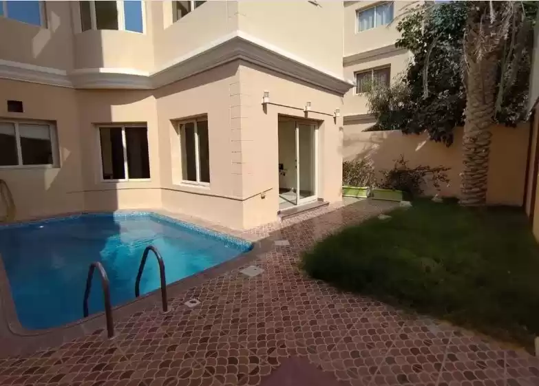 Residential Ready Property 4+maid Bedrooms U/F Villa in Compound  for rent in Doha #10840 - 1  image 