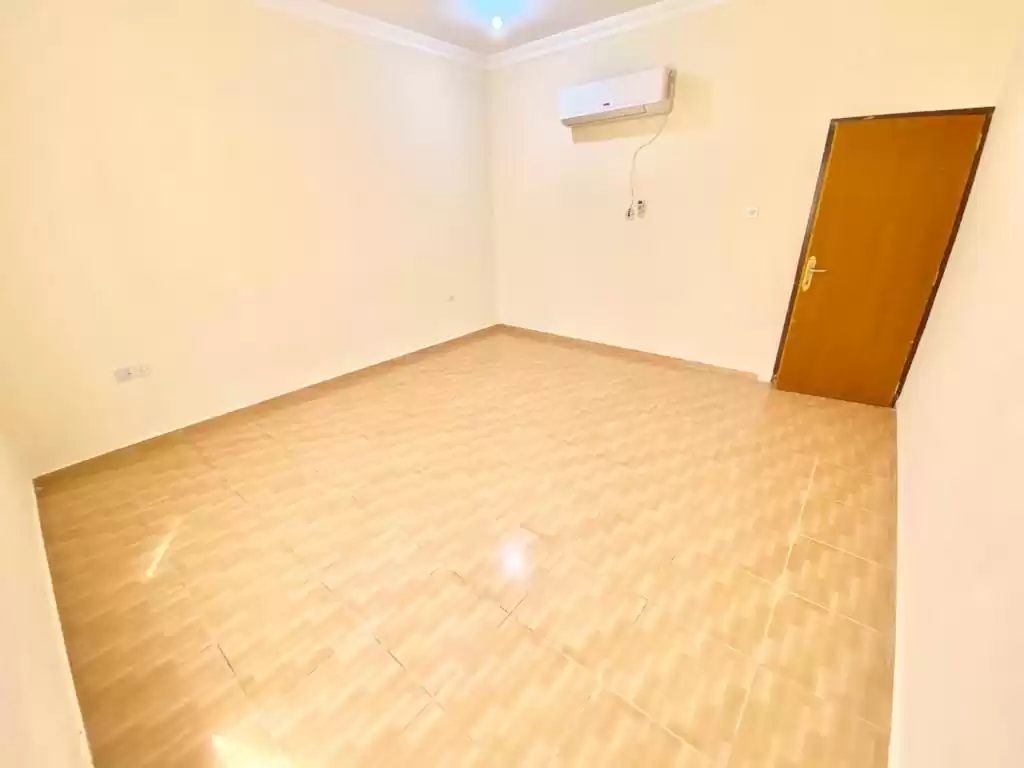 Residential Ready Property 1 Bedroom U/F Apartment  for rent in Doha #10878 - 1  image 