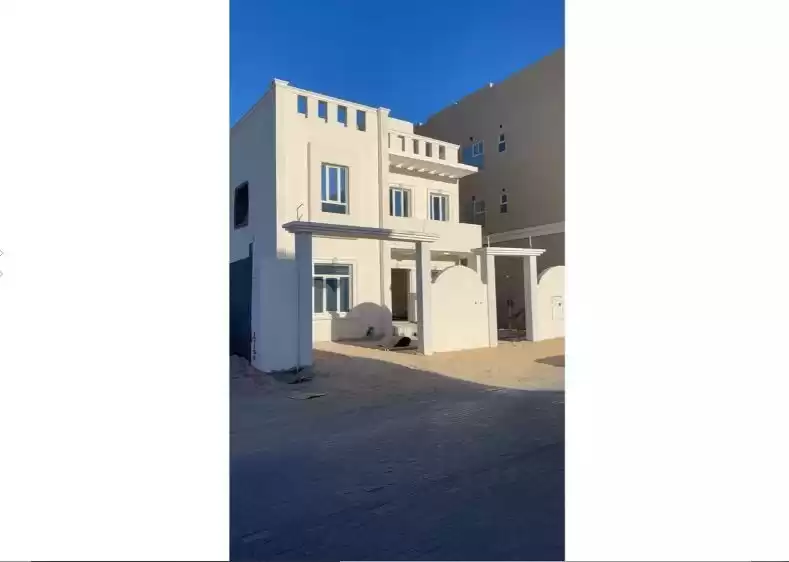 Residential Ready Property 5 Bedrooms U/F Standalone Villa  for sale in Al Sadd , Doha #10922 - 1  image 