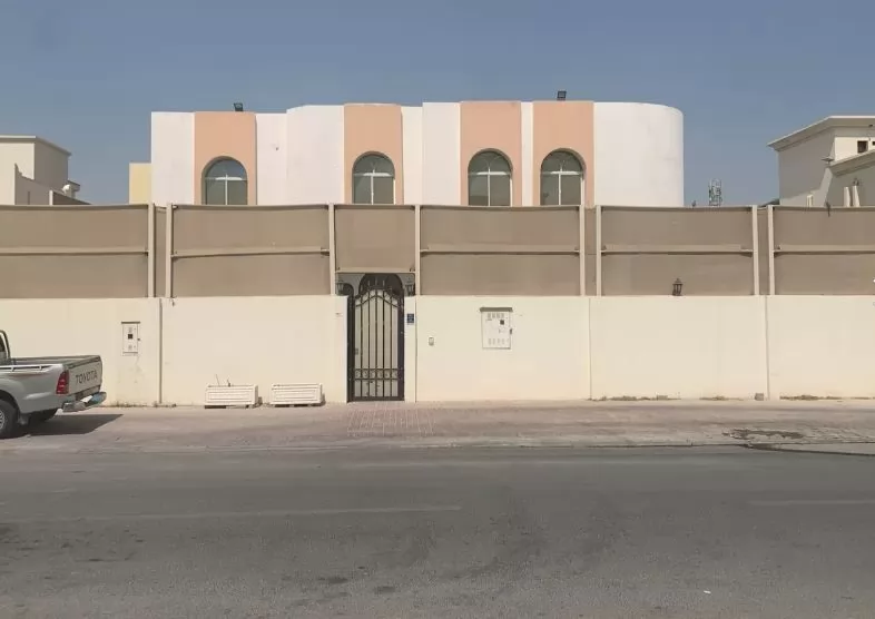 yerleşim Hazır Mülk 6 Yatak Odası U/F Müstakil Villa  satılık içinde Doha #10950 - 1  image 