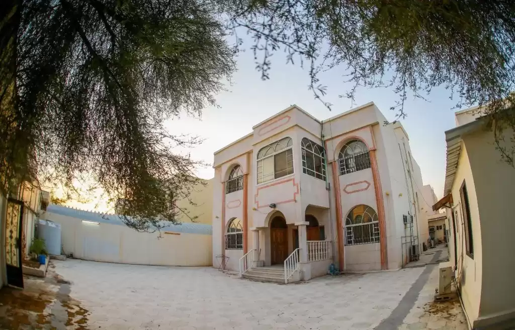 Жилой Готовая недвижимость 2 спальни Н/Ф Квартира  в аренду в Аль-Садд , Доха #10983 - 1  image 