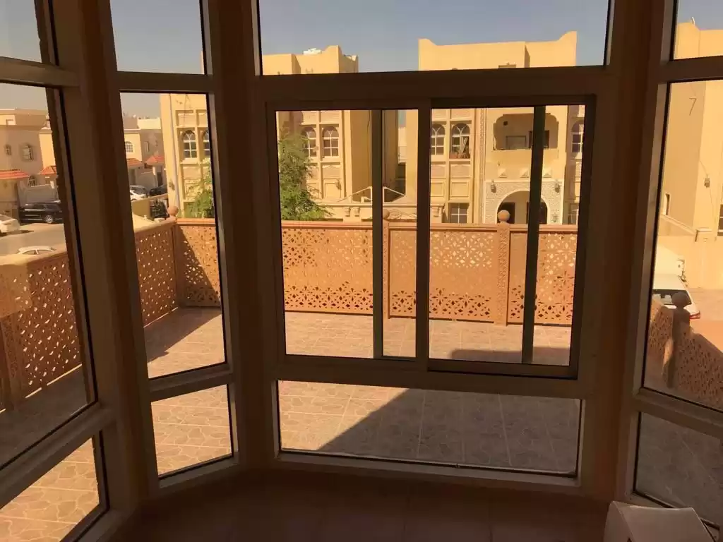 yerleşim Hazır Mülk 1 yatak odası U/F Apartman  kiralık içinde Al Sadd , Doha #10984 - 1  image 