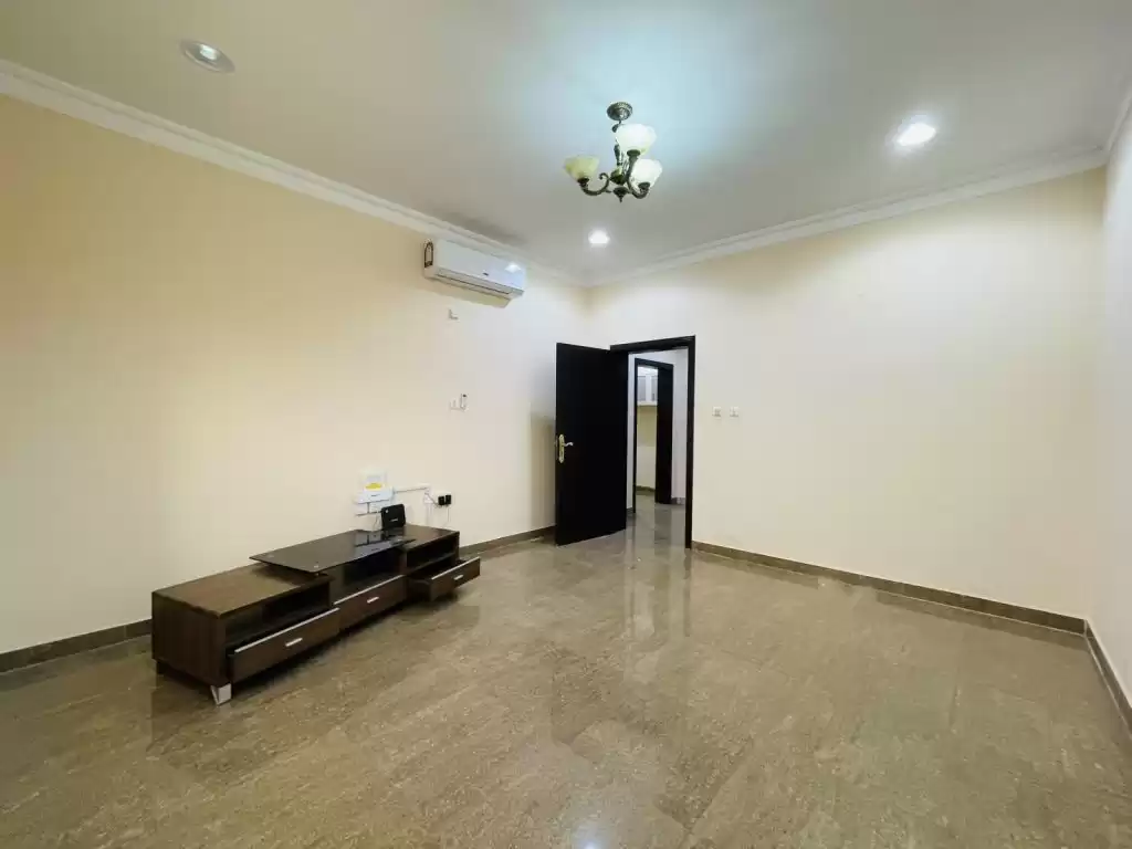 Жилой Готовая недвижимость 1 спальня Н/Ф Квартира  в аренду в Аль-Садд , Доха #10985 - 1  image 