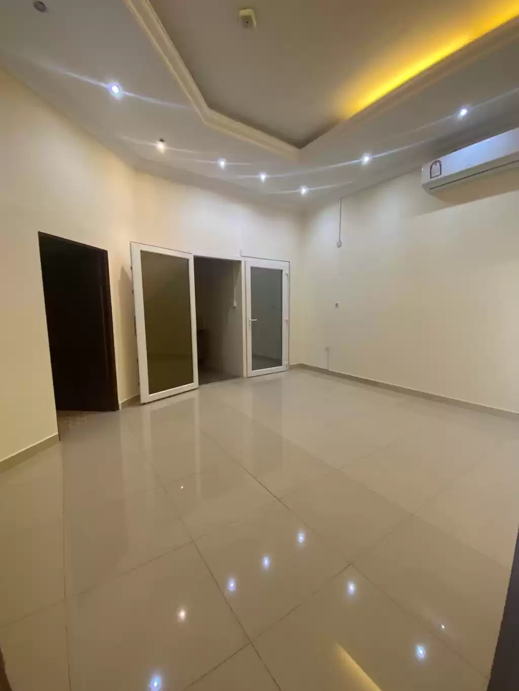 Wohn Klaar eigendom 1 Schlafzimmer U/F Wohnung  zu vermieten in Al Sadd , Doha #11001 - 1  image 