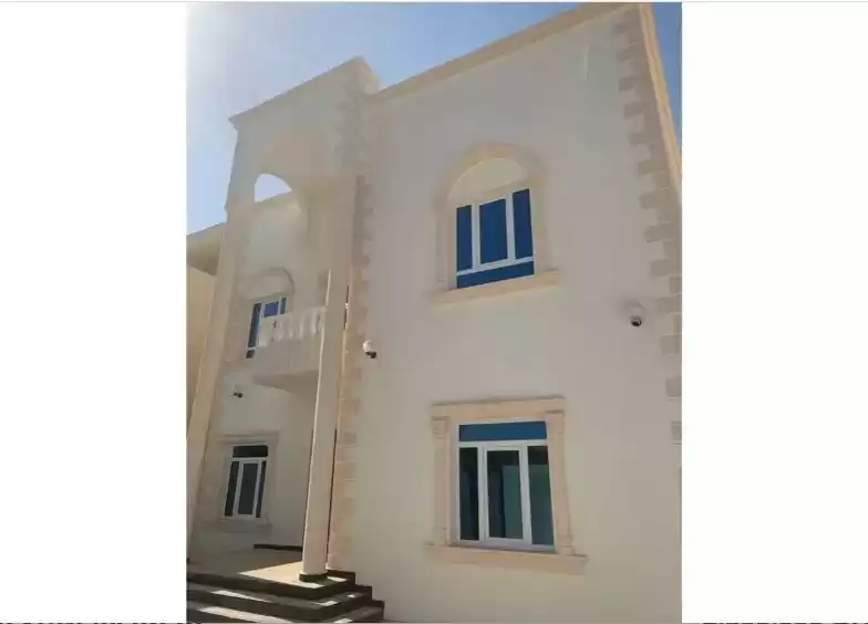 Résidentiel Propriété prête 6 chambres U / f Appartement  à vendre au Al-Sadd , Doha #11015 - 1  image 