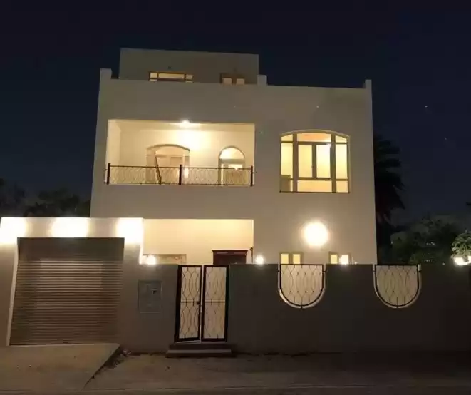 Wohn Klaar eigendom 5 Schlafzimmer U/F Alleinstehende Villa  zu verkaufen in Al Sadd , Doha #11038 - 1  image 