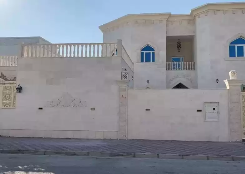 yerleşim Hazır Mülk 7 Yatak Odası U/F Müstakil Villa  satılık içinde Al Sadd , Doha #11057 - 1  image 
