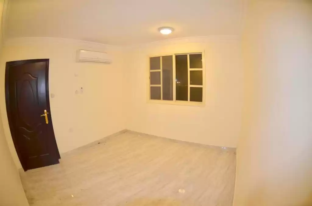 Residential Ready Property 2 Bedrooms U/F Apartment  for rent in Al Sadd , Doha #11066 - 1  image 