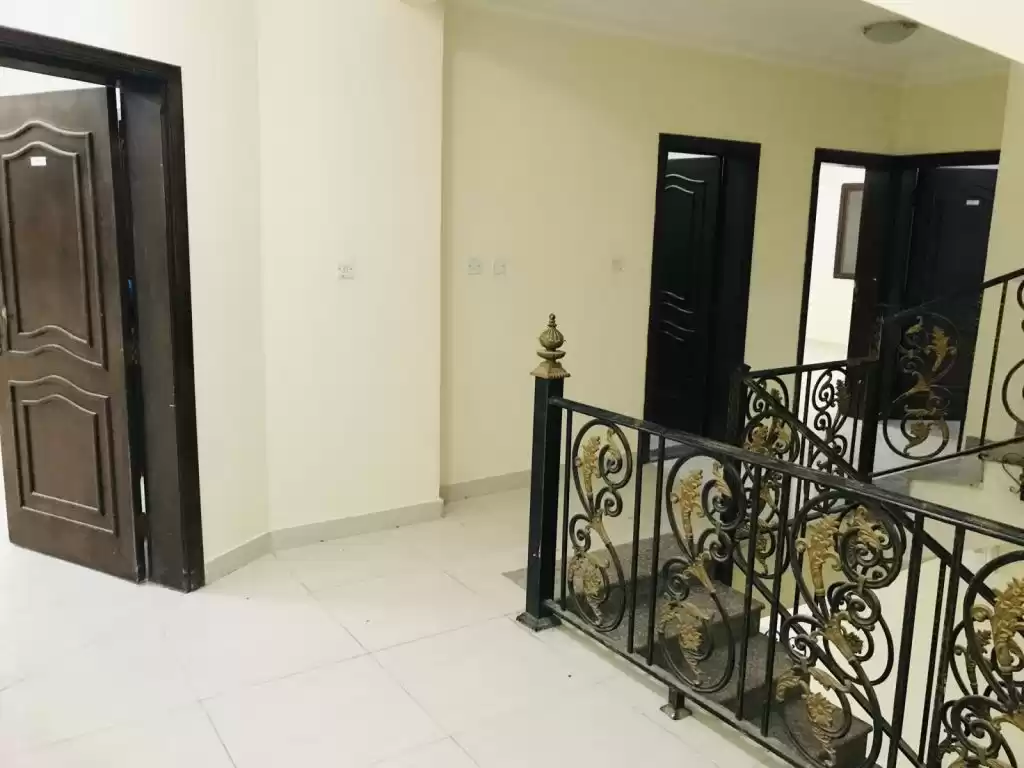 yerleşim Hazır Mülk 6 Yatak Odası U/F Site İçinde Villa  kiralık içinde Al Sadd , Doha #11084 - 1  image 