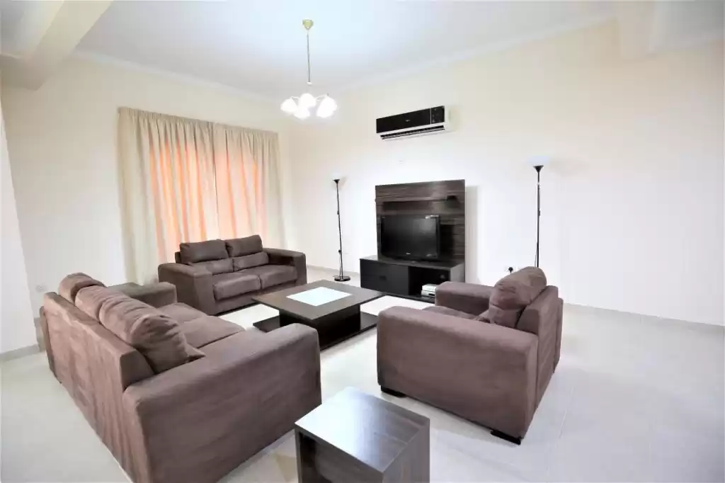 Wohn Klaar eigendom 4 Schlafzimmer U/F Wohnung  zu vermieten in Al Sadd , Doha #11126 - 1  image 