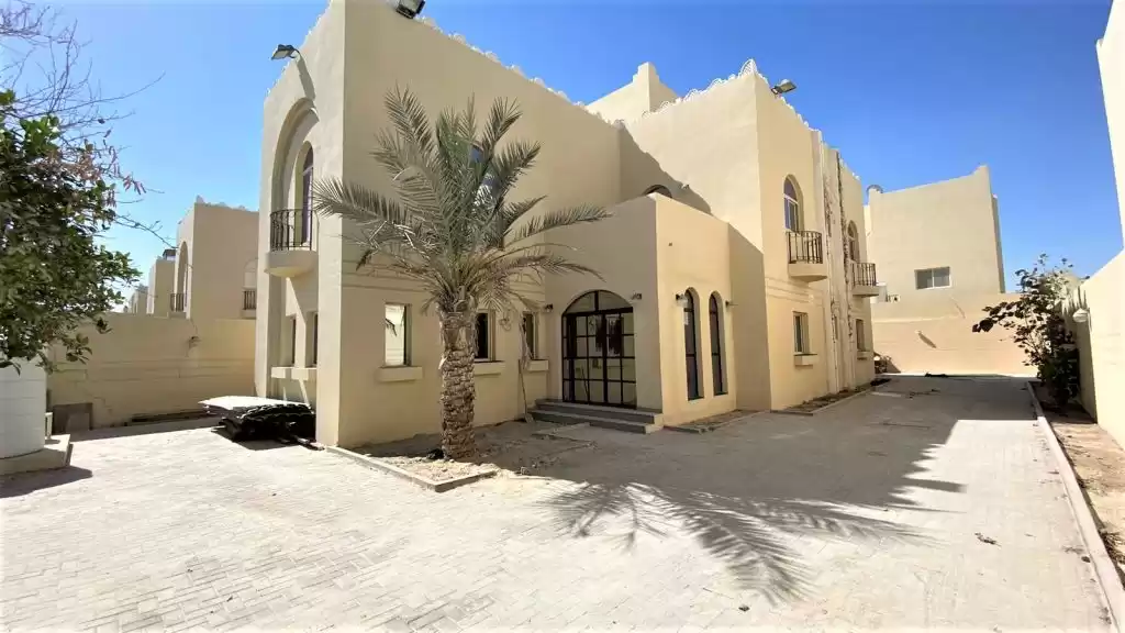 yerleşim Hazır Mülk 6 Yatak Odası U/F Müstakil Villa  kiralık içinde Al Sadd , Doha #11136 - 1  image 