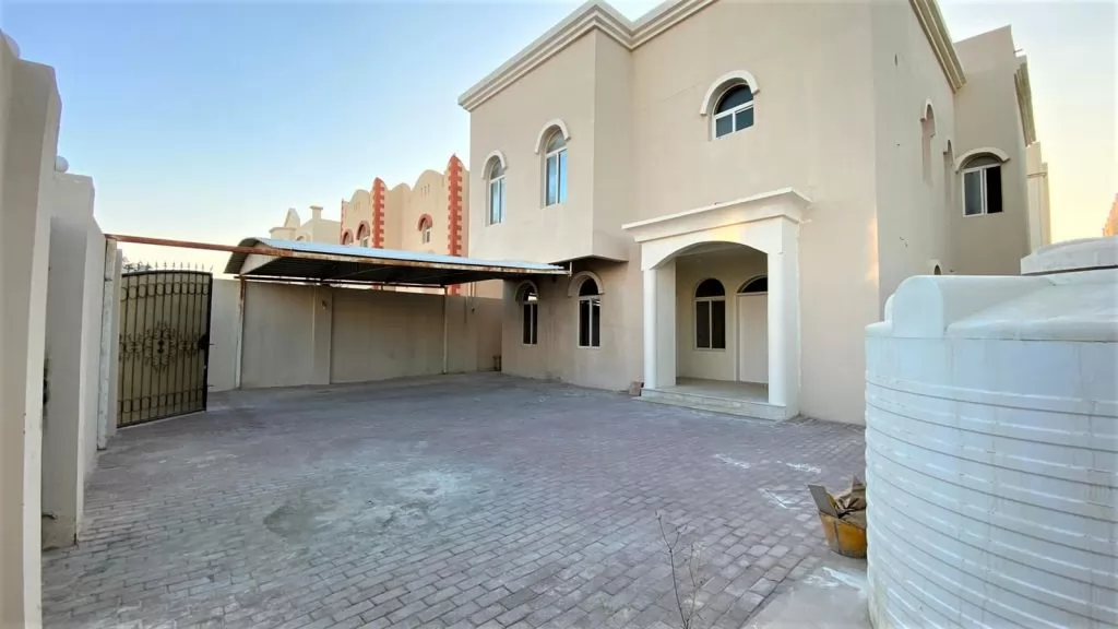 Residential Ready Property 4 Bedrooms U/F Standalone Villa  for rent in Al-Rayyan #11138 - 1  image 