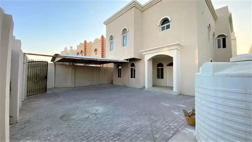 Жилой Готовая недвижимость 4 спальни Н/Ф Отдельная вилла  в аренду в Аль-Садд , Доха #11138 - 1  image 